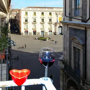 Sicily Wonderful Piazza Universita’ Casa vacanze Aeroporto di Catania Fontana Rossa